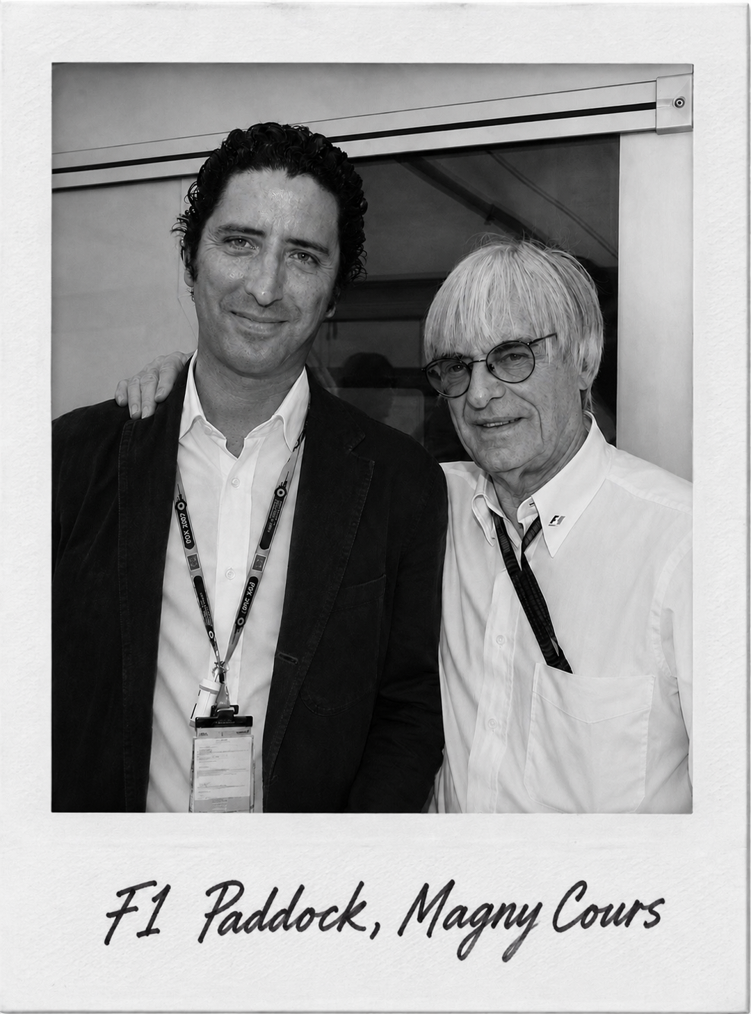 Antonio Mesquida junto a Bernie Ecclestone en el paddock del circuito de Magny-Cours